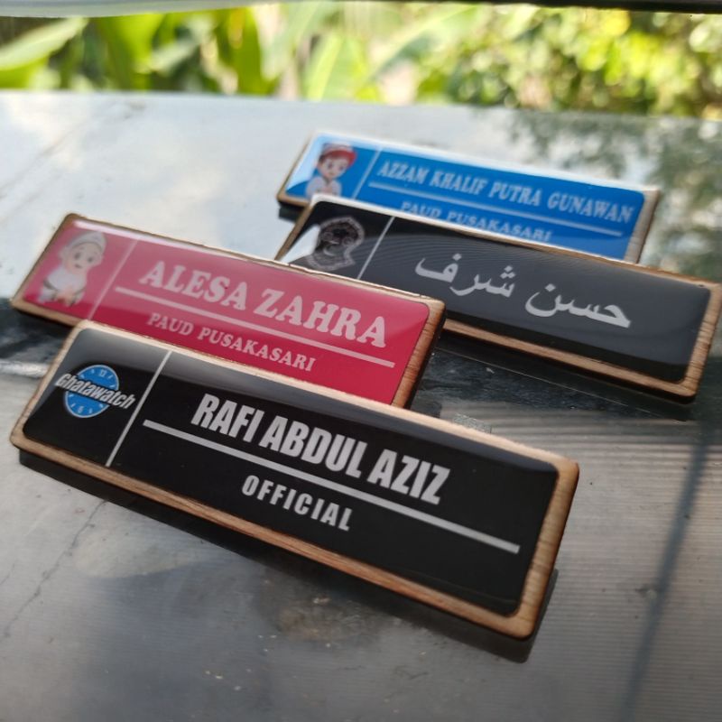

NAMETAG KAYU TANDA PENGENAL FLYWOOD TERMURAH BISA TULISAN ARAB UNIK