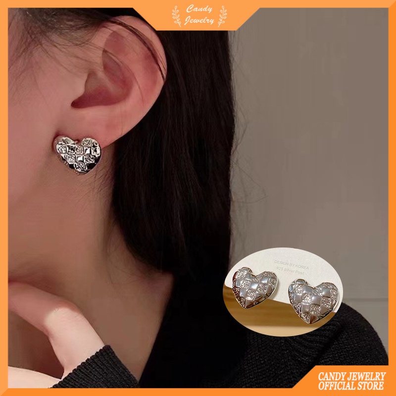 Anting Stud Bentuk Hati Bahan Metal Warna Silver Untuk Wanita