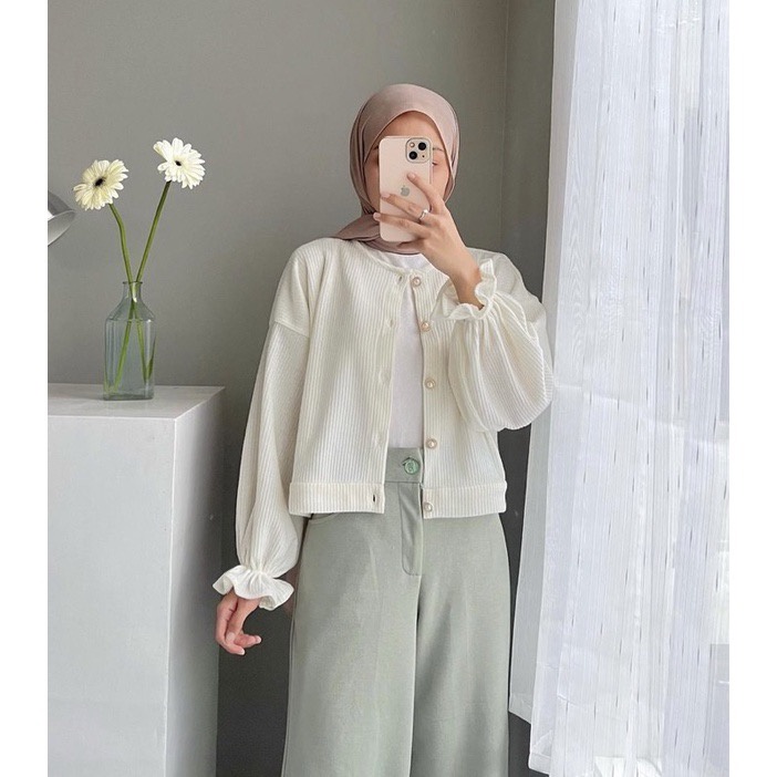 BEFAST - ZEC OOTD Cardigan Perempuan SINB / RJT Alia Vintage Gold Button Cardigan / Cardigan Wanita keluaran Terbaru / Outer Polos / Pakaian Casual Wanita / Cardigan Crop Wanita Kekinian / Fashion Ala Korean Style Wanita / Outfit Selebgram Trendy