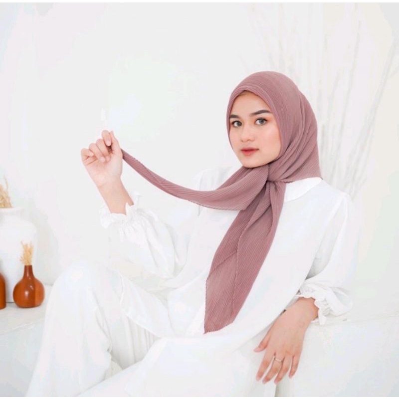 Kerudung Segi Empat Plisket