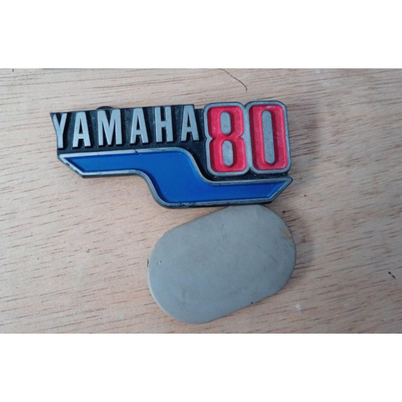 Emblem Sayap Legsil Yamaha V80 Excellent Robot Original Bekas / Karet Tutup Lubang Sayap Legshield L