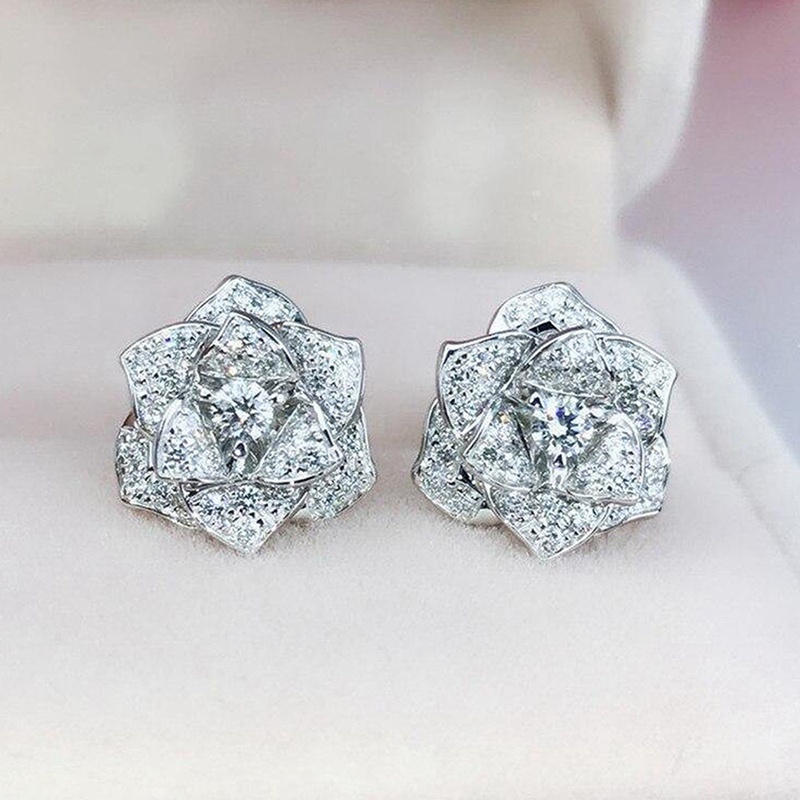 Anting Stud Bentuk Bunga Warna Silver Dan Emas Bahan Cubic Zirconia Untuk Wanita