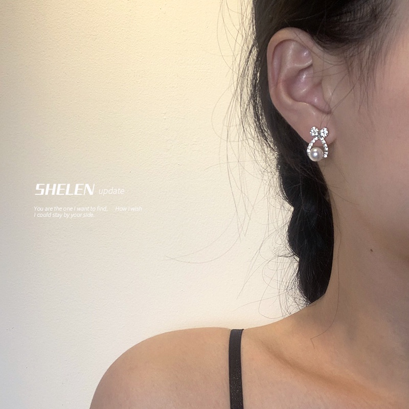 Anting Tusuk Gantung Desain Pita Hollow Hias Mutiara + Berlian Gaya Simple Untuk Wanita