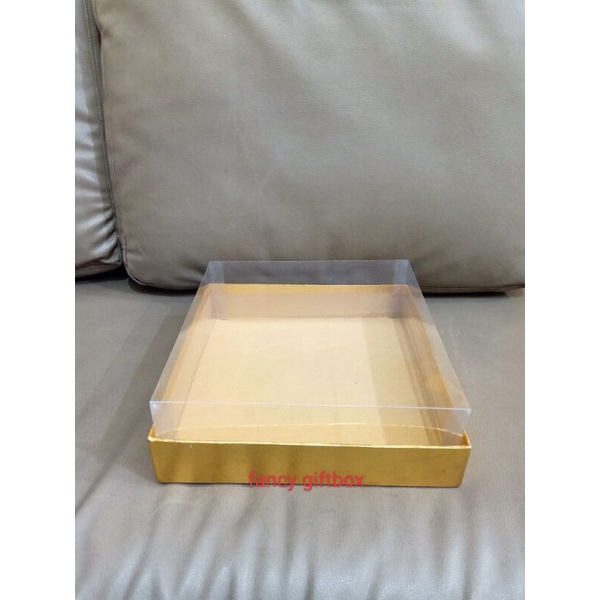 

kotak giftbox tutup mika Polos size 30x30 x tggi 10 cm dan 25x25 x 8 cm
