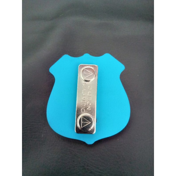 pin lencana kewenangan security mika