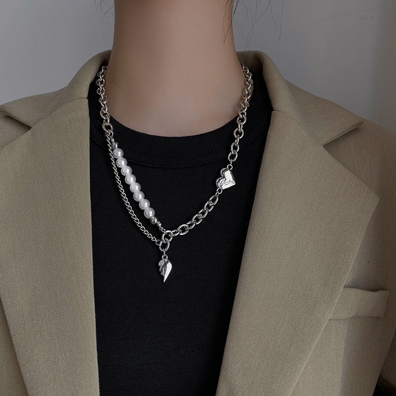 Kalung Rantai Klavikula Desain Hati Ganda Aksen Mutiara Warna Silver Untuk Aksesoris