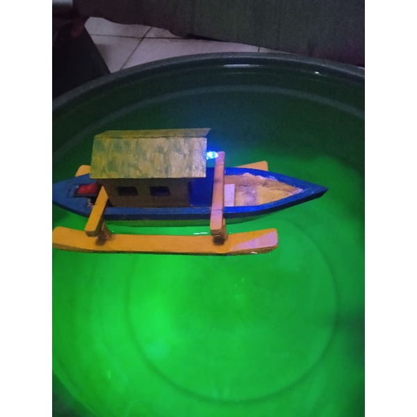 miniatur perahu nelayan led