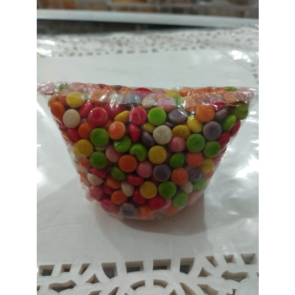 

coklat chip warna warni setengah bulat 100gr