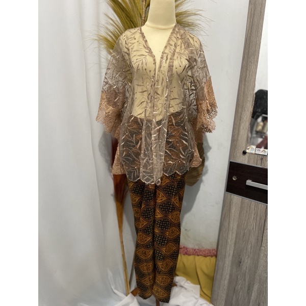 Setelan Kebaya Nyimas Cantik tile bordir mutiara Rok Lilit Batik Pusaka