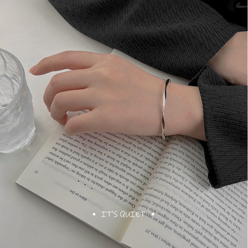 Papaozhu Minimalis Perak Memutar Mobius Bangle Cuff Gelang Untuk Wanita Sederhana Fashion Adjustable Gelombang Terbuka Gelang Untuk Pria Unisex Perhiasan Pergelangan Tangan