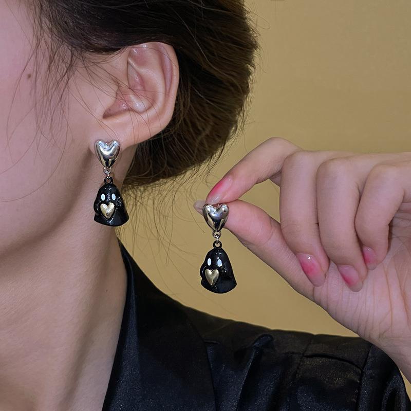 Anting Tusuk Motif Hantu Hati Warna Hitam Ala Korea Untuk Wanita