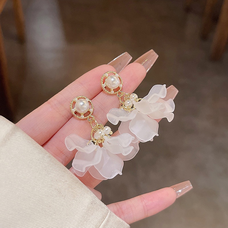 Anting Tusuk Desain Bunga Aksen Mutiara Bahan 925 Silver Untuk Wanita
