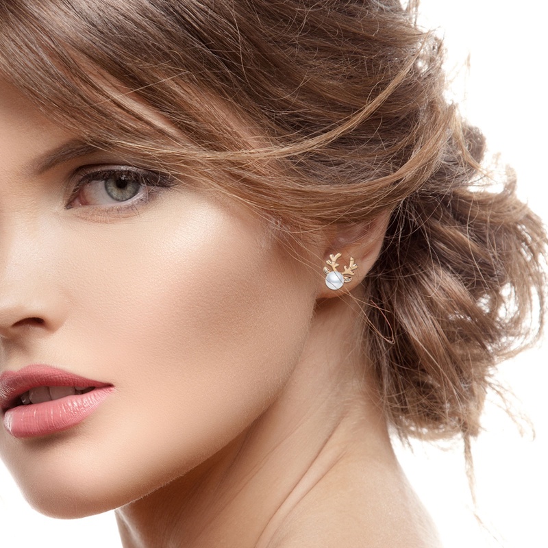 Anting Stud Desain Rusa Natal Aksen Mutiara Gaya Elegan Untuk Wanita