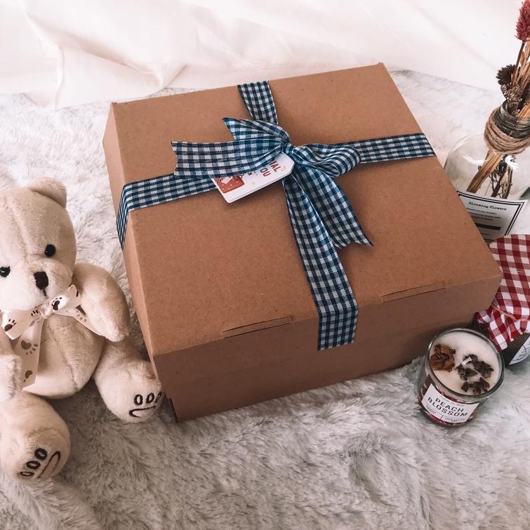 

Cuci Gudang--GIFT BOX/HAMPERS/HADIAH ULANG TAHUN, GRADUATION, ANNIVERSARY, DLL BONEKA LED