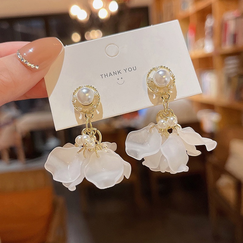 Anting Tusuk Desain Bunga Aksen Mutiara Bahan 925 Silver Untuk Wanita