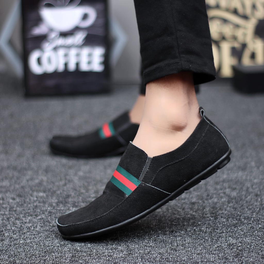 Sepatu Slip On Santai Casual Kulit Asli Kerja Hitam Pria Abrhm Yomi
