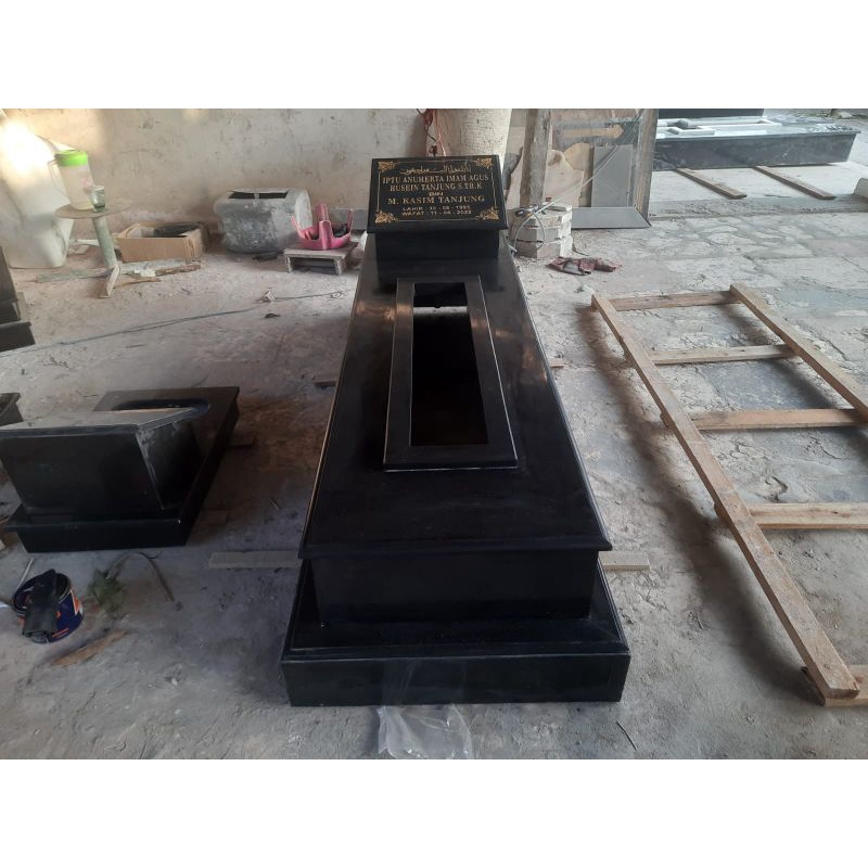 Kijing Granit Hitam Kaligrafi 60×180