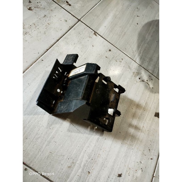 tutup aki honda cbr 150r old thailand cover atas accu cbr 150 cbr old kpp karburator