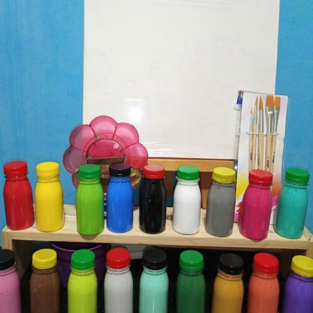 

paket hemat melukis(4 botol cat akrilik+bak cat+5kuas lukis& kanvas)