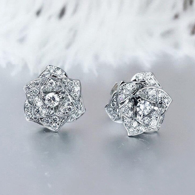 Anting Stud Bentuk Bunga Warna Silver Dan Emas Bahan Cubic Zirconia Untuk Wanita