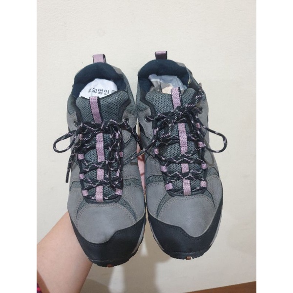 Merrel hiking shoes