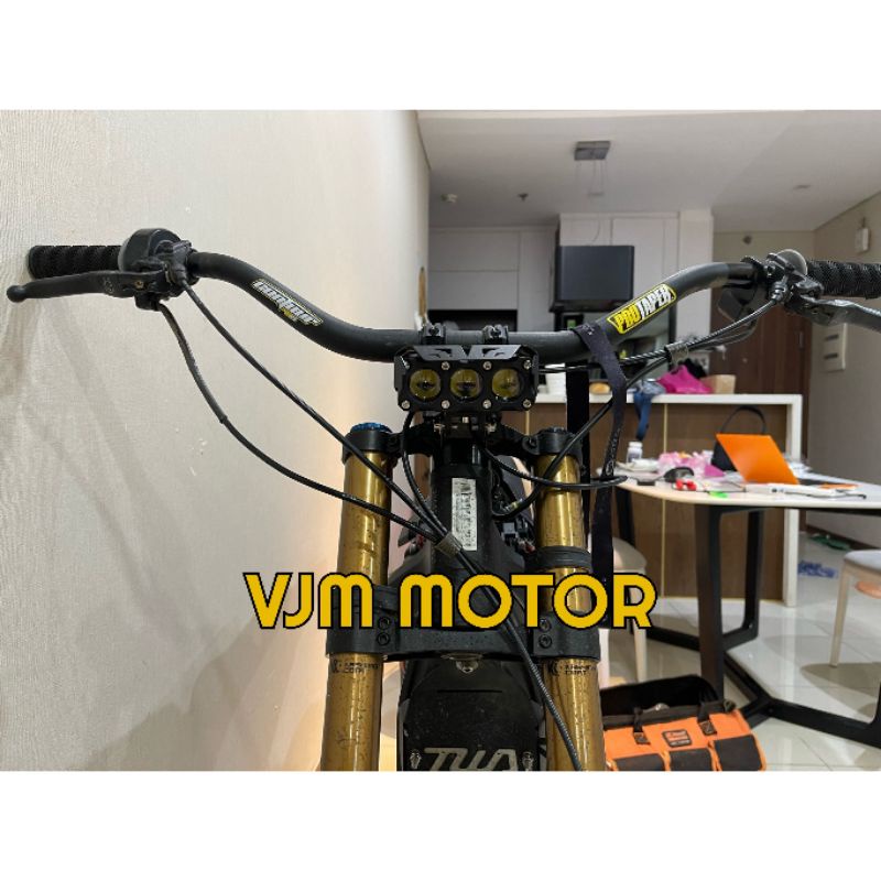 LAMPU SOROT LED MOTOR 3 MATA LENSA MODEL MINI DRIVING PUTIH KUNING UNIVERSAL CUSTOM