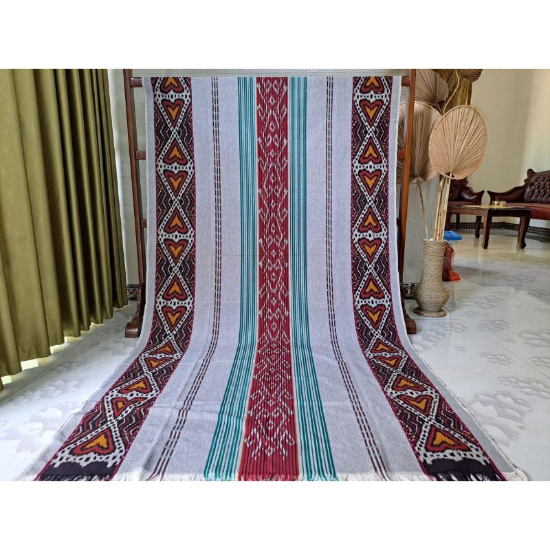 kain tenun blanket motif tondano ungu muda