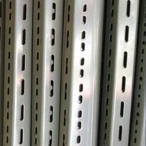 Besi siku lobang 1,8mmx3.6x3.6 panjang 3 m