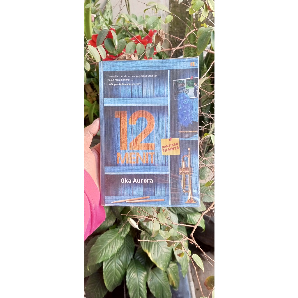

(PRELOVED) Novel 12 Menit by Oka Antara