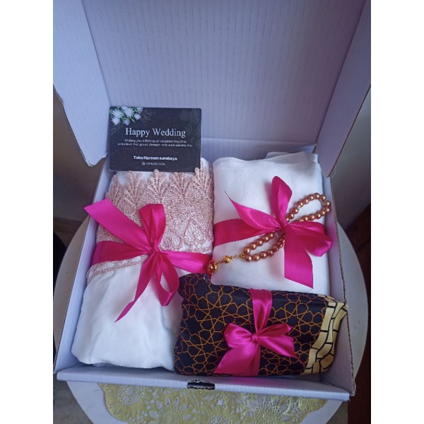 HAMPERS MUKENA PUTIH SUTRA DAN SAJADAH TRAVEL FREE TASBIH TERLARIS