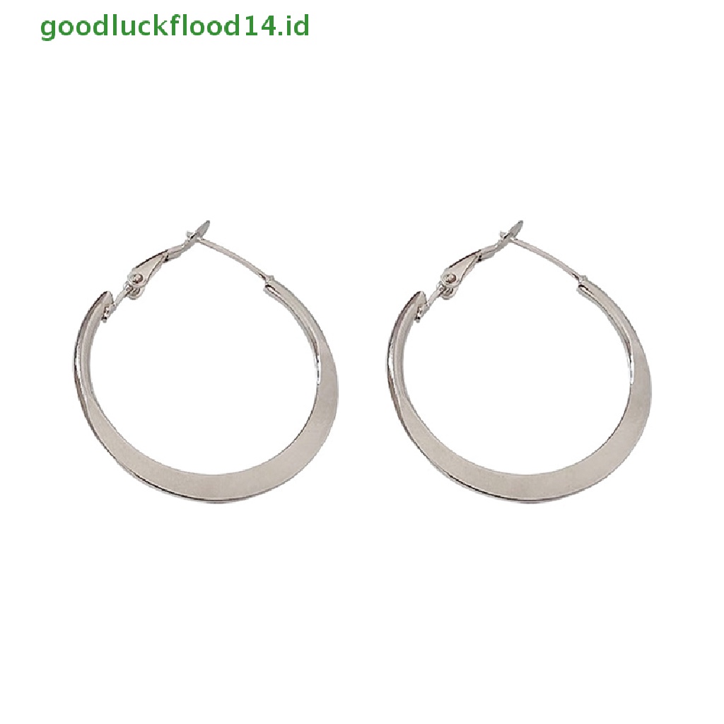 Anting Hoop Bentuk Hati Model Hollow Bahan Metal Warna Emas Silver Gaya Punk Untuk Wanita