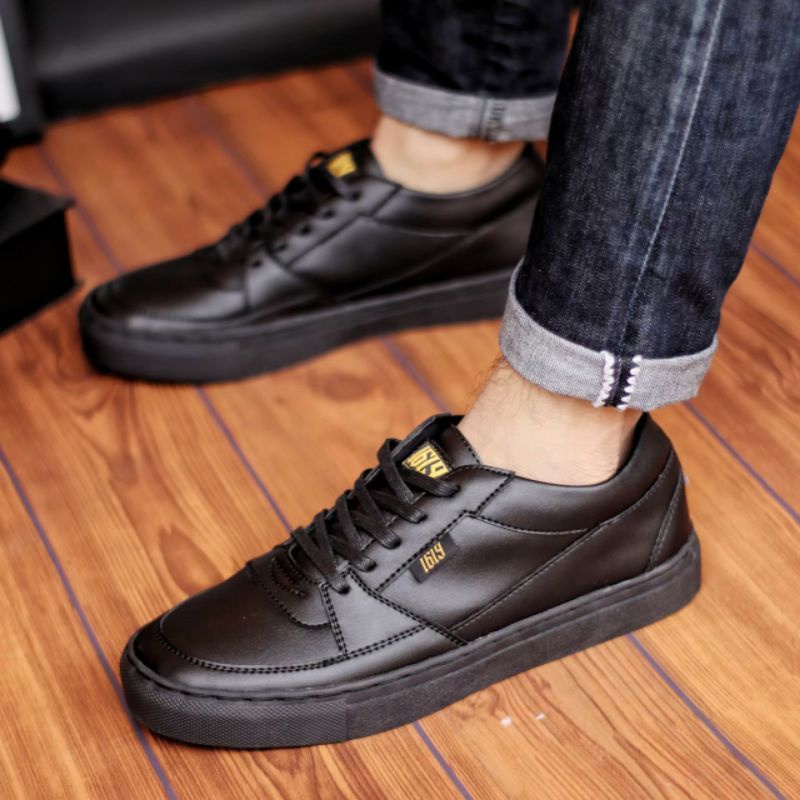 bungkusuku robert - Sepatu Formal Pria Sepatu Pria Casual Sepatu Sneakers Pria Kasual Spatu Kets Santai Main Seoatu Hitam Semi Formal Kerja Kantor Keren