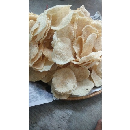 

kerupuk gendar Bu gendut
