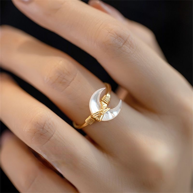 Cincin Model Terbuka Desain Bulan Mutiara Gaya Elegan Untuk Wanita