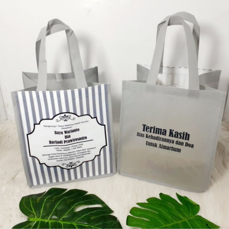 

Tas Souvenir Tahlilan Peringatan Wafat Custom Sablon Murah Tas Kantong Kotak