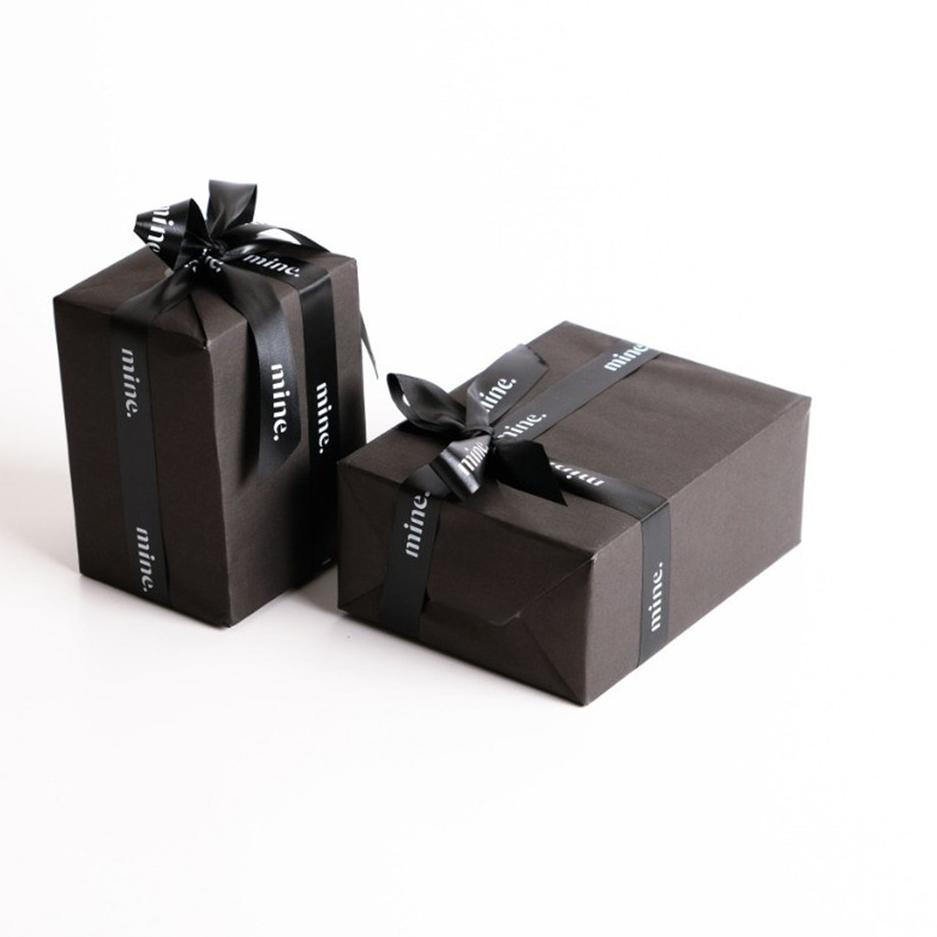 

Make It a Gift - Jadikan Hadiah Dengan Penambahan Kertas Kado, Pita dan Kartu Ucapan