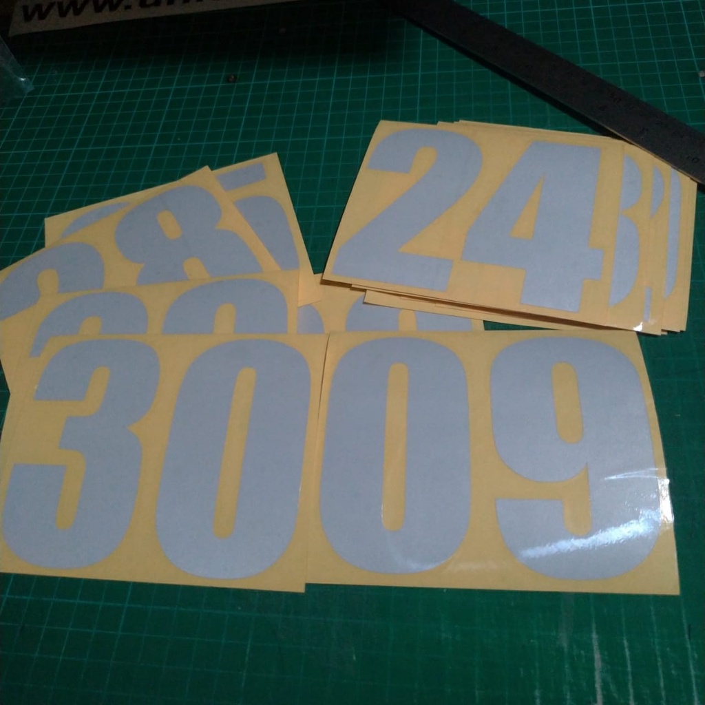 

STIKER ANGKA DAN HURUF UK TINGGI 9 CM BAHAN REVLEKTIVE