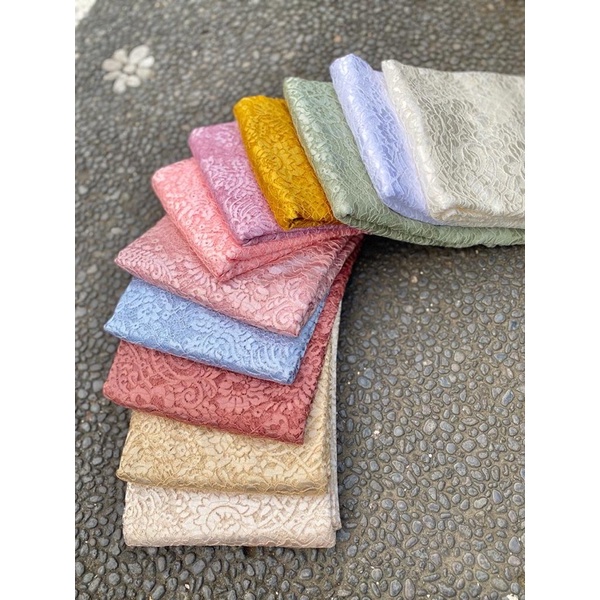 Yukakebaya || kain metalik glossy muat 2 kebaya