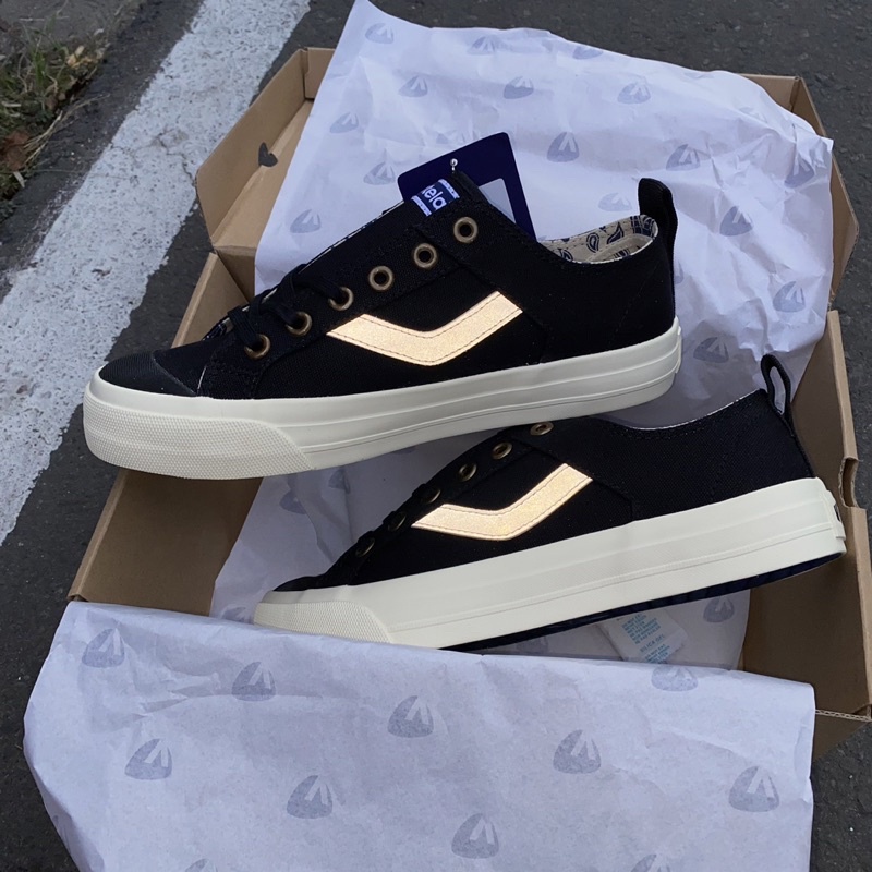 Ventela Reborn Low Black Natural White Cream Reflective Glow In The Dark Original Sepatu Vantela