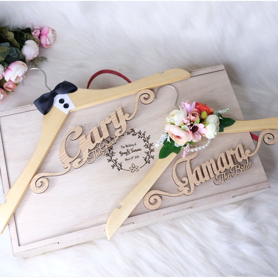 Wedding Hanger Dress Tuxedo Properti Foto Wedding Kamar Pengantin Romantic Garden