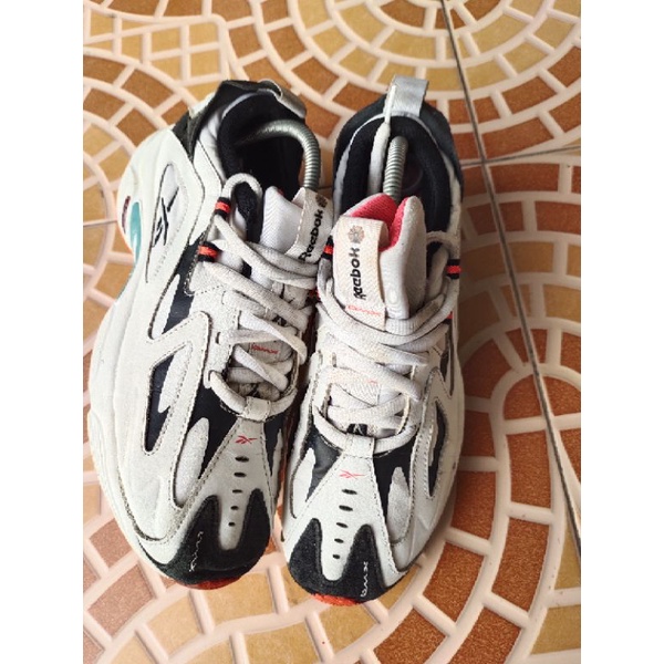 Sepatu second Reebok DMX