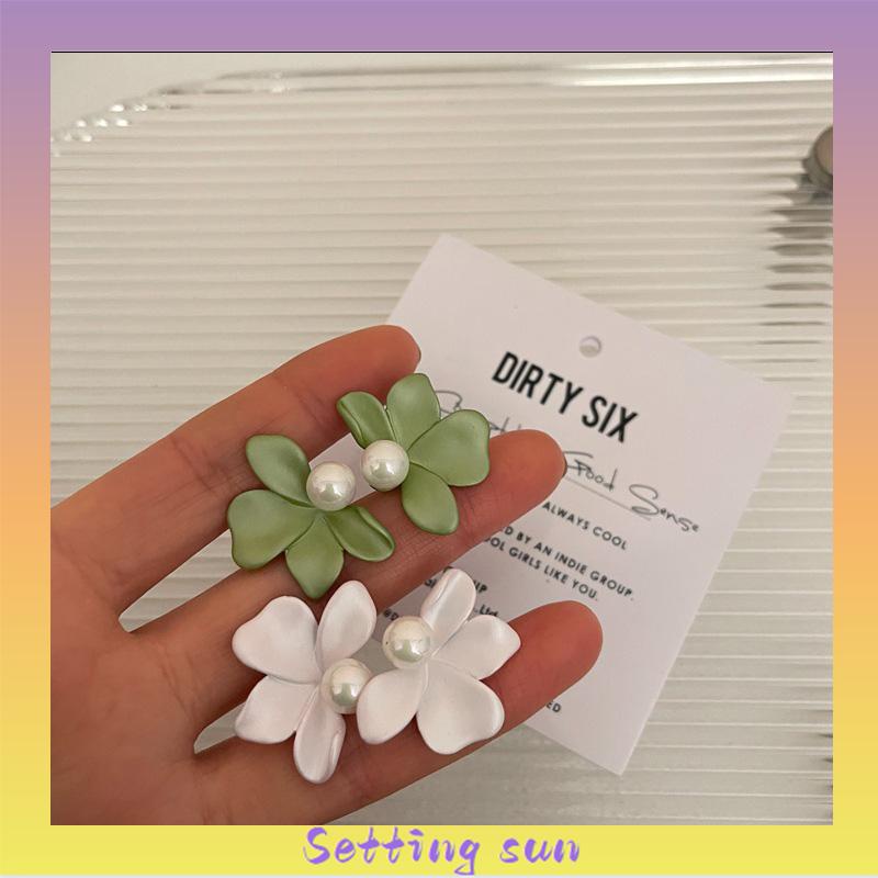 Kontras warna cat semprot bunga anting-anting wanita kepribadian sederhana semua-pertandingan anting-anting anting-anting S925 Super Fairy temperamen anting-anting wanita TN