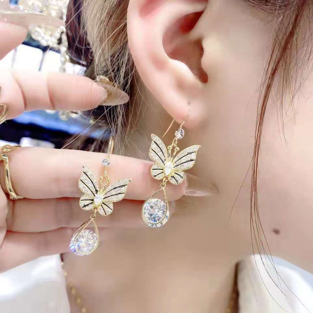 Anting Bentuk Kupu-Kupu Aksen Berlian Imitasi Bahan Zirkon