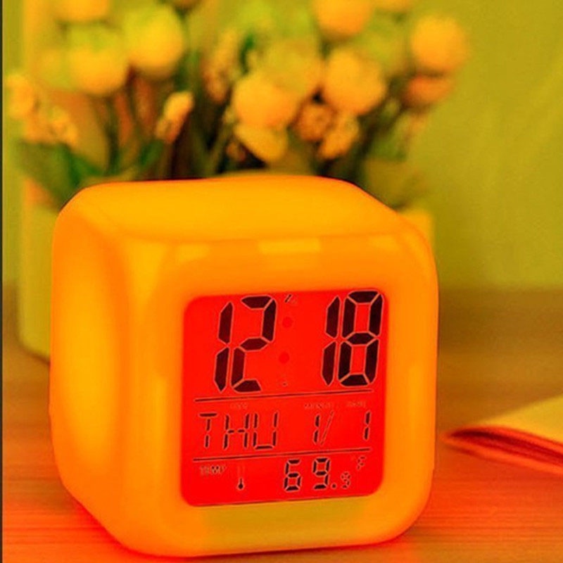 ღ 7 Warna Perubahan Led Jam Alarm Digital dengan Tanggal Alarm Thermometer Portable Jam Alarm Thermometer Malam Bersinar Rumah Kamar Tidur dekorasi