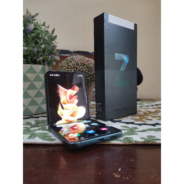 Samsung Z Flip 3 8/256 GB 5G SEIN HP Handphone Second Seken Bekas Android Flagship Galaxy Zflip 3 25