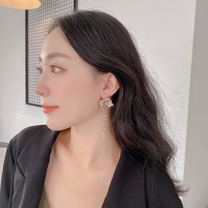 Anting Panjang Bentuk Bunga Empat Kelopak Gaya Retro Korea