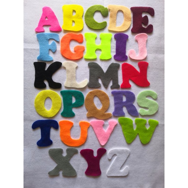 Karakter huruf dari kain flanel DIY