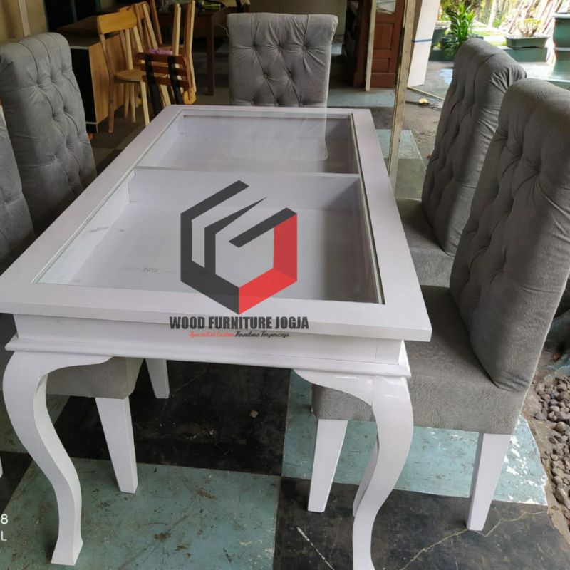 Meja makan 6 kursi