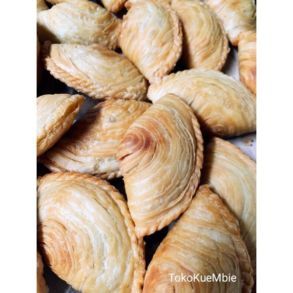 

PASTEL BEEF CURRY PUFF FROZEN