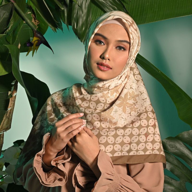 PRIANKA SCARF MANDJHA IVAN GUNAWAN